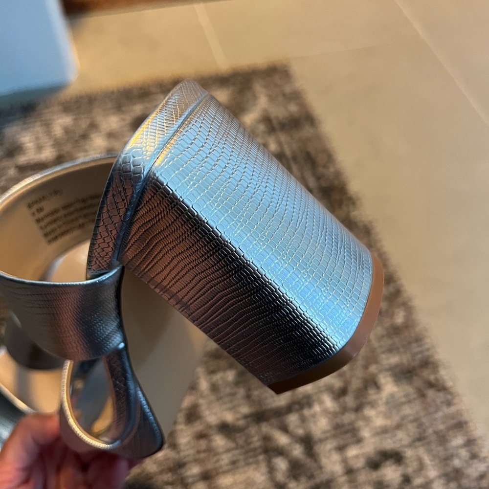Silver heels - Picture 4 of 4